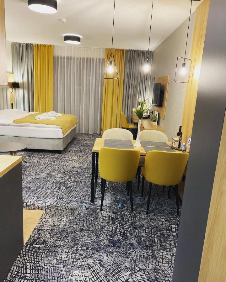 Luxapartmanbesenova Hotel Akvamarin Экстерьер фото